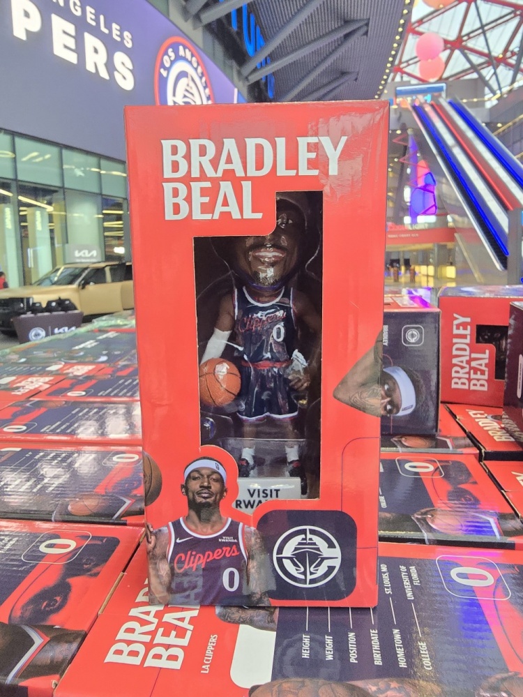 杏彩体育下载-吸引力如何？船记：快船主场今日将发放比尔造型的摇头娃娃