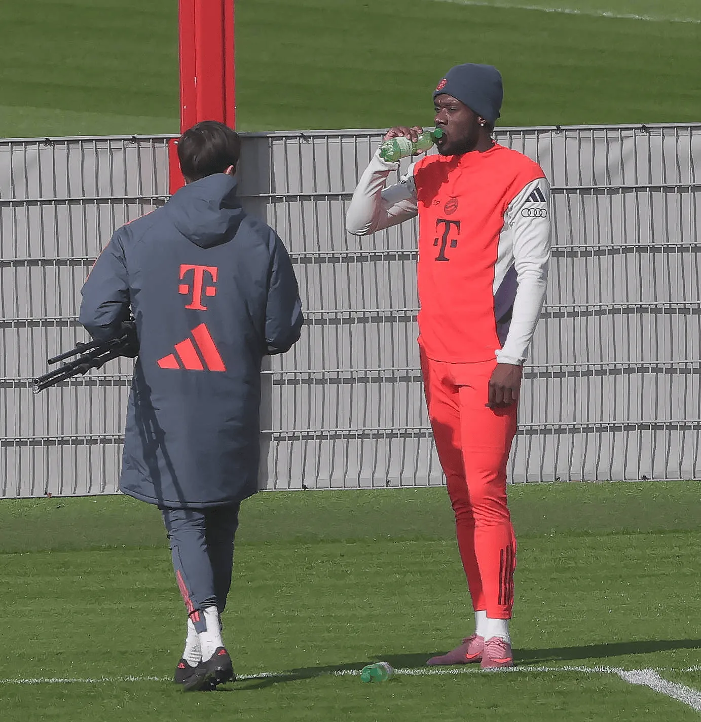 杏彩体育-图片报：诺伊尔复出过程中伤情反复；5人缺席拜仁全队合练