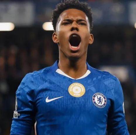 杏彩体育-埃斯特旺：适应很顺利 第一次见雪 每周两次英语课